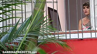 סברינה פרזוטה מפתה גנן סטרייט עם פעולה טרנס אינטנסיבית